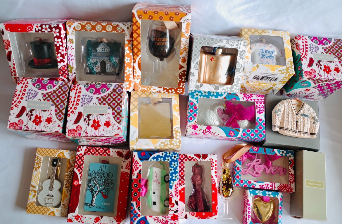 New Official Taylor Swift Christmas Tree Ornament-Wine Glass/Lover