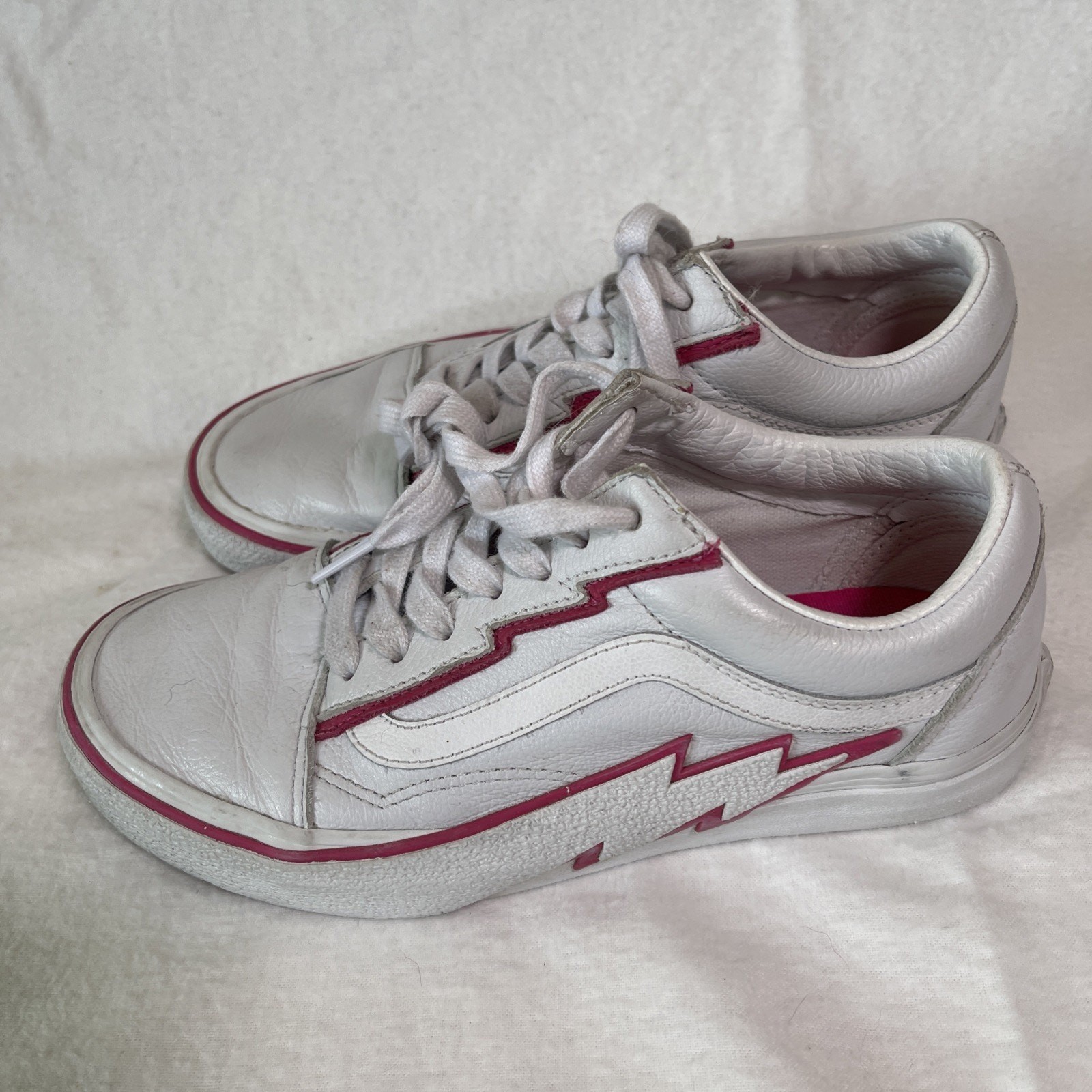 Vans Old Skool White Leather With Pink BOLTS - Size 7.5 Women’s