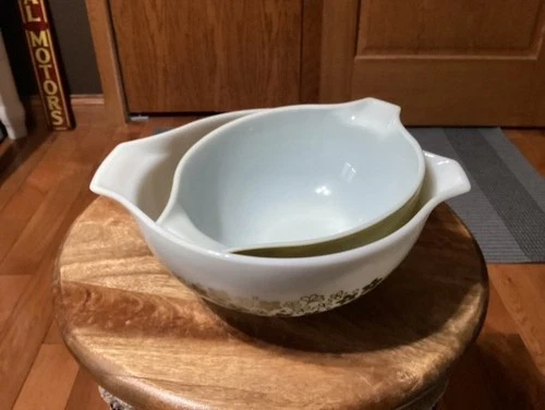 VTG Pyrex  Spring Blossom Crazy Daisy  Bowl Set of 2 - Avocado Green/White