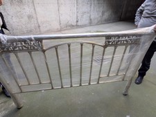 LETTO MATRIMNIALE ANTICO IN CANNE DI OTTONE SBIANCATO E DECORI A SBALZO A MANO.