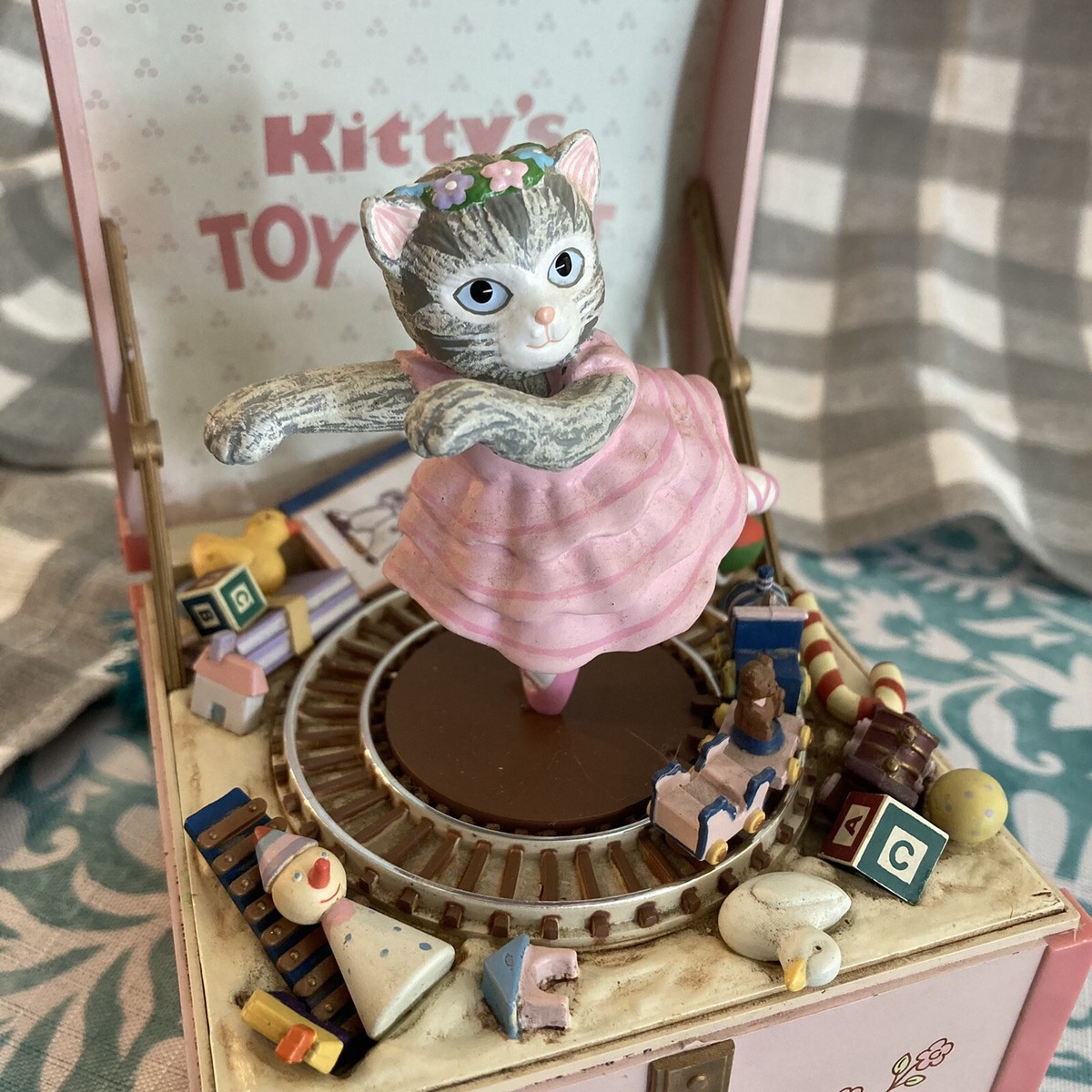 Rare Vtg. Schmid Kitty Cucumber Moving Kitty's Toy Chest Rare Vtg. Schmid Kitty Cucumber Moving Kitty's Toy Chest