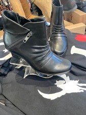 Brand New In Box Earth Pegasus Boot Black Size 5