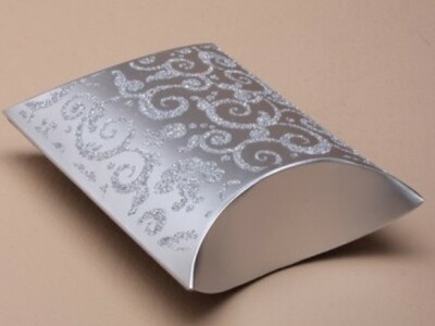 NEU Silber Glitzer Druck Kissen 7x7x3cm Hochzeit Gastgeschenk Geschenkbox Tortenscheibe