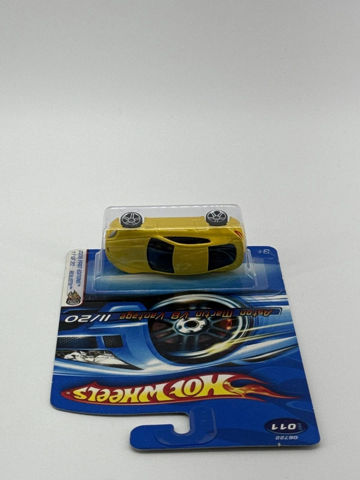 Литой автомобиль Hot Wheels Aston Martin V8 Vantage 2005 первое издание новый нераспакованный 1:20 - Изображение 3 из 4