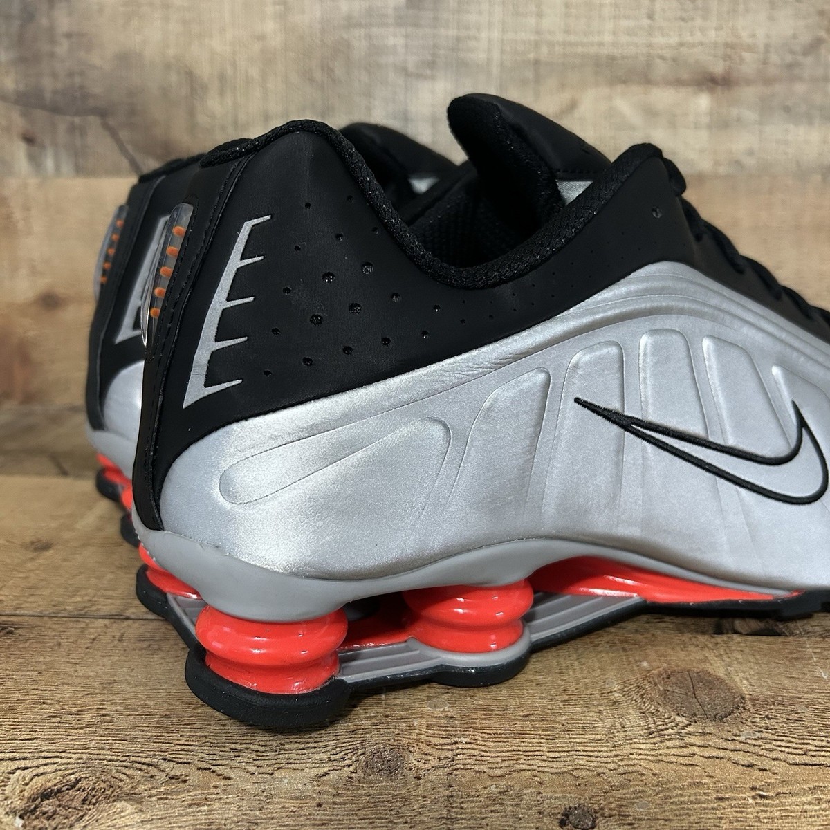 Nike Shox スニーカー ブラック/シルバー/オレンジ Nike Shox R4 Men's Size 14 Black Metallic Silver Max Orange BV1111