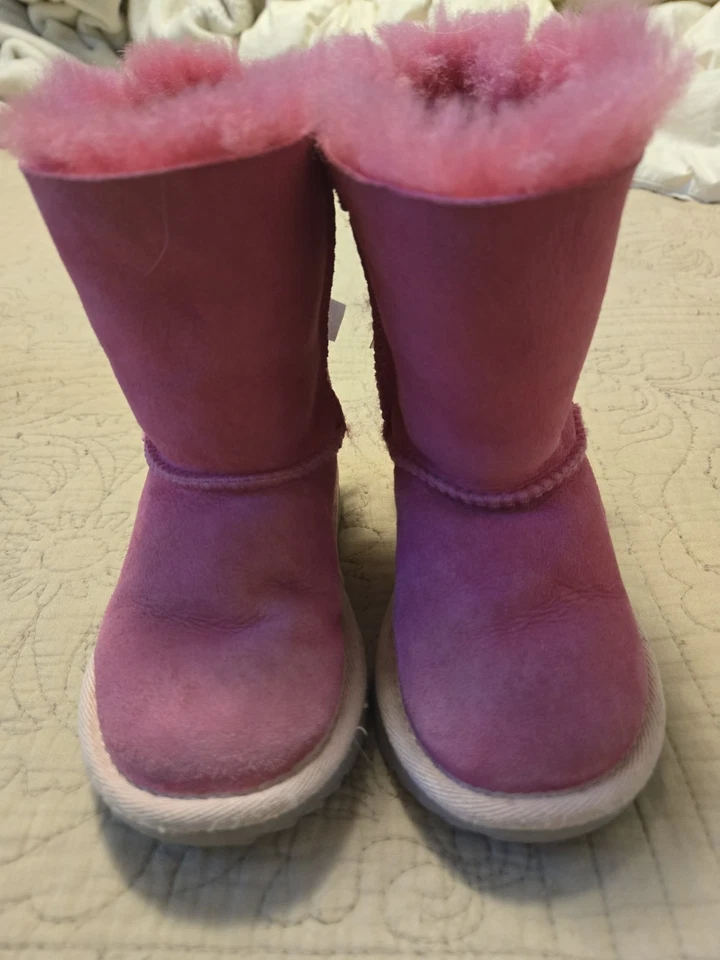 Arco Ugg Bailey II niño pequeño 8 Foto 3 de 4