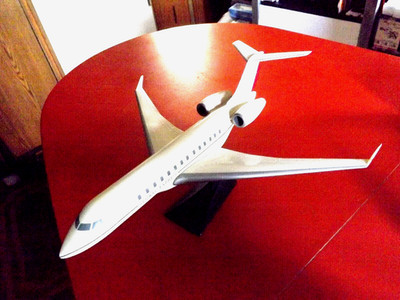 Bombardier Desk Model Airplane Global Express  1/72 Scale Jet Plane