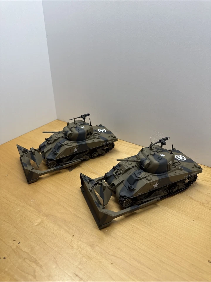 21st century toys m4 tanque Sherman equipado con una hoja de excavadora Lote de 2 Foto 2 de 4