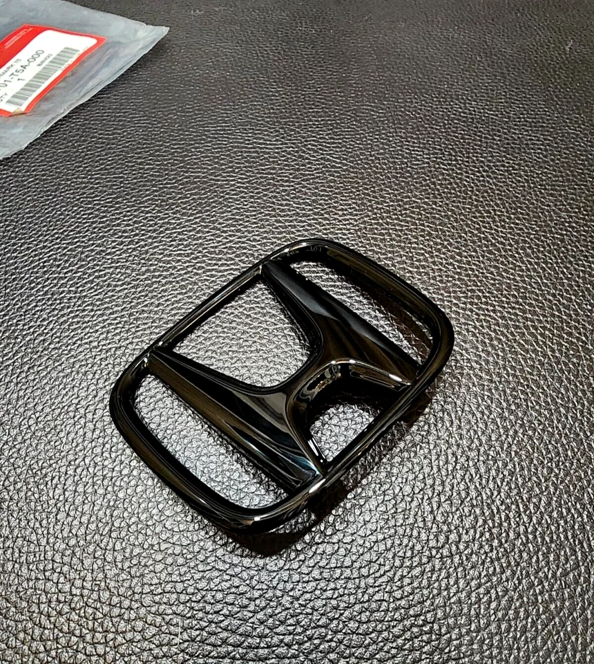 H REAR CR-V BLACK GLOSSY LOGO EMBLEM BADGE FOR REAR HONDA CR-V 2023-ON - Image 3 of 4
