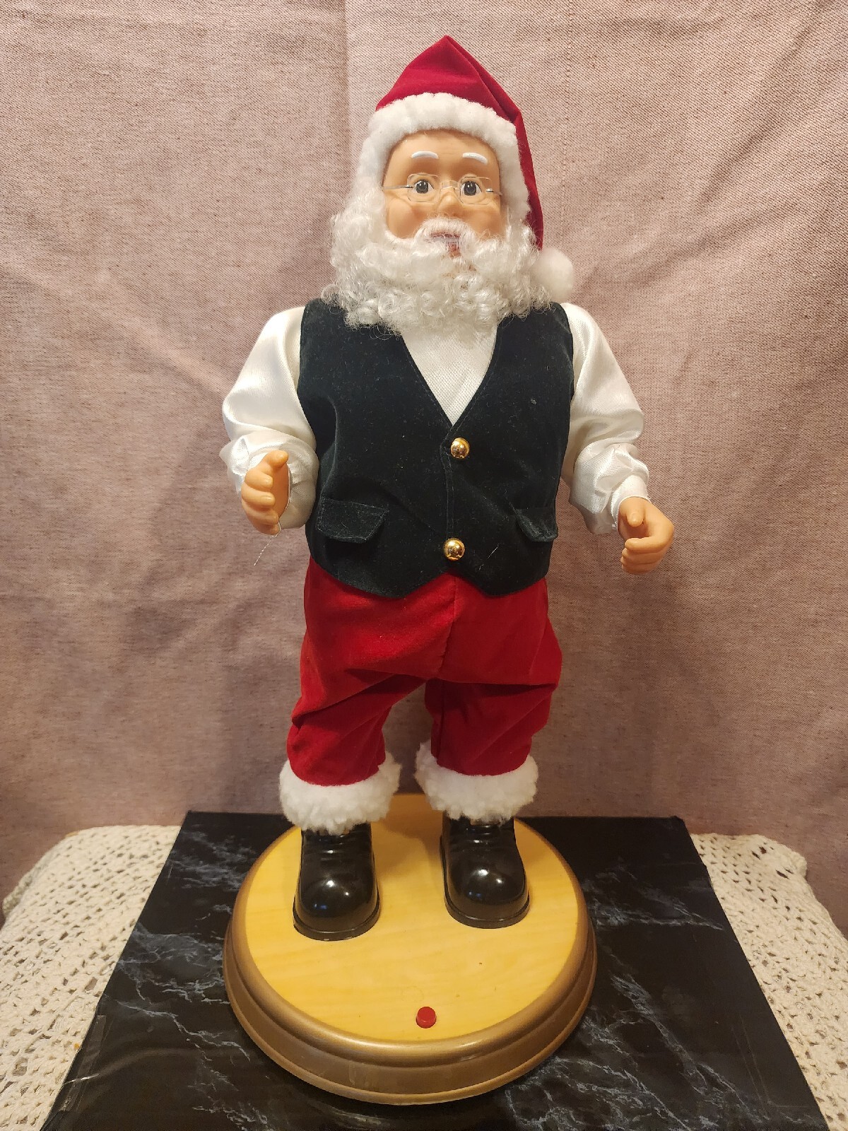 1999 North Pole 18" Hip Swinging Santa swings to "Santa Claus is Coming to Town"