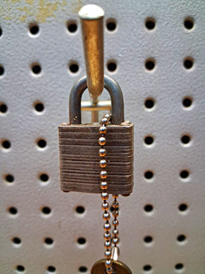 Master Lock 501 P501 Steel Keyed Padlock, W Keyway, With Keychain, Gray