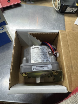 #ad #ad NEW Barksdale D1H H18SS Pressure Switch 0.4 18psi $105.00