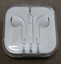 Original Genuine Apple EarPods Earbuds Headphone 3.5 mm Jack Wired White NEW