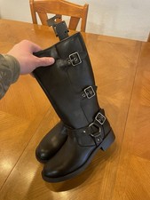 womens boots Size 4
