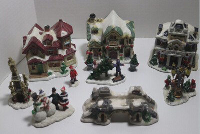 Cobblestone Heights, Set Of 3 Building + additional Figures, 2004
