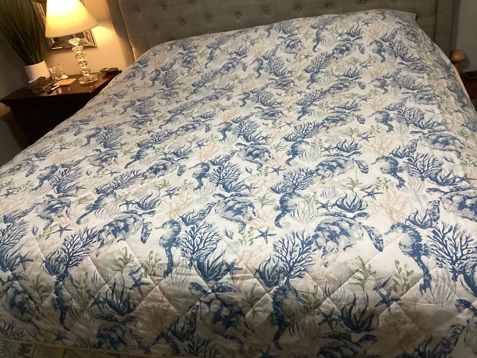 "Colcha costera tamaño completo con caballitos de mar, tortugas, etc... 88"" x 86""" Foto 2 de 3