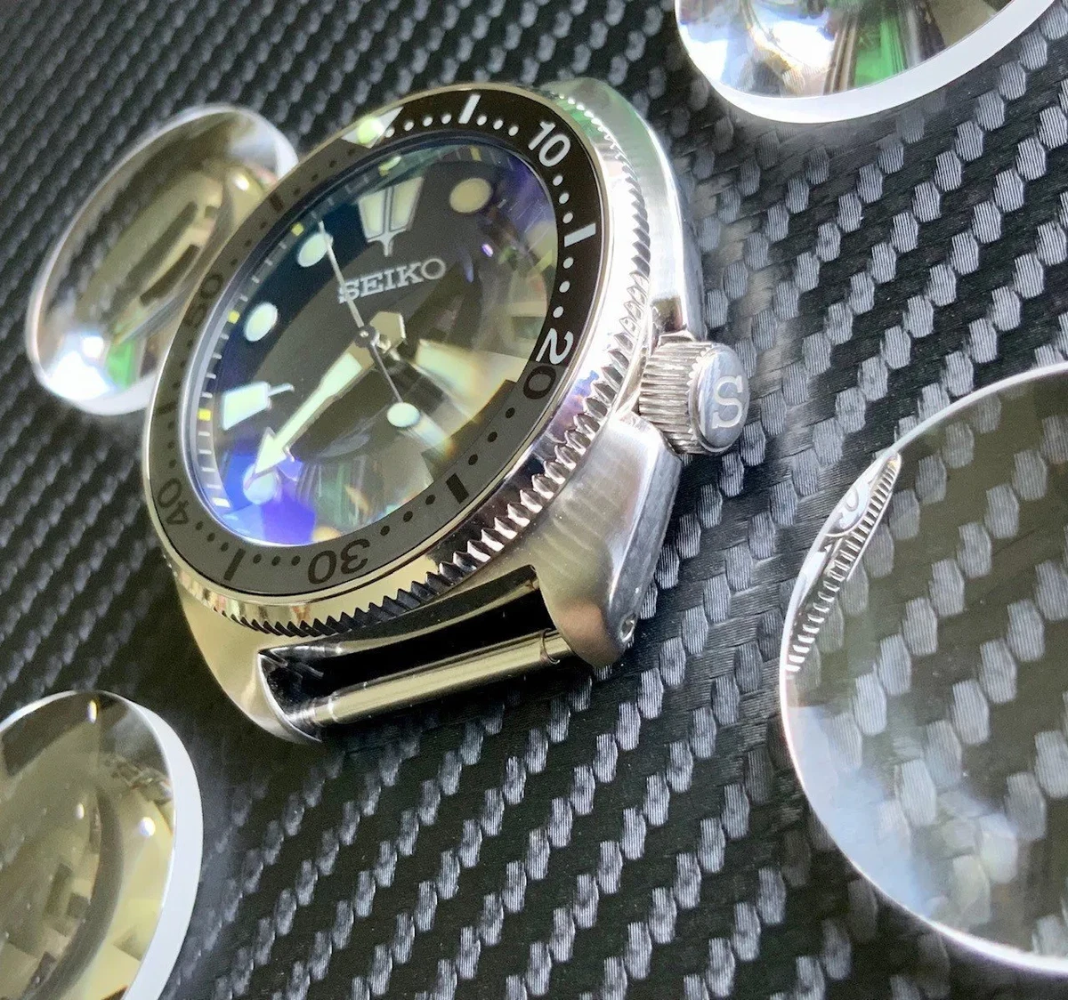 Single dome outlet sapphire crystal