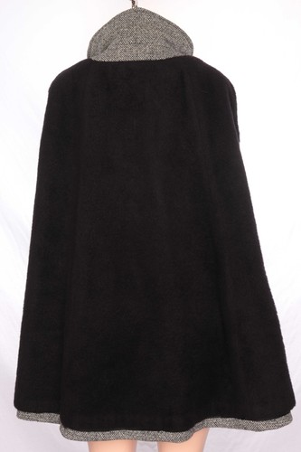 1970s Vintage Black / White Wool Tweed Cape Cloak Plush Faux Sherpa Lining S/M/L - Picture 8 of 10