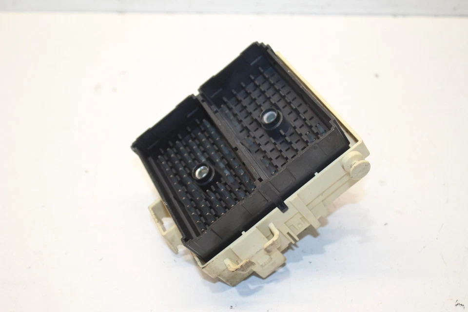 2003-2007 HUMMER H2 6.0 FUSE RELAY BOX OEM - Image 4 of 4