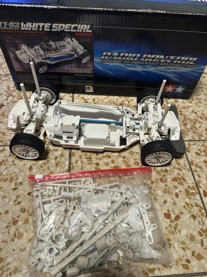 Tamiya TT-02 White Edition Chassis Kit - Bild 3 von 3