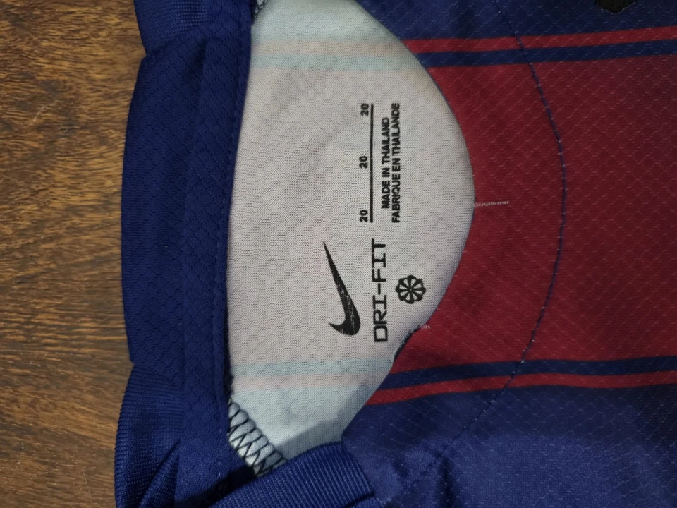 Auténtico kit local Barcelona 25-26 LAMINE YAMAL talla 20 (ver tabla para edades) Foto 3 de 4