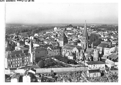 DK-BFP1-0837-87 - DAS GOLDENE - Mit dem Flugzeug darüber - Kirche und Kloster s