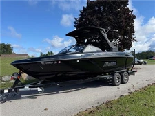 2020 Malibu 23 LSV  Black