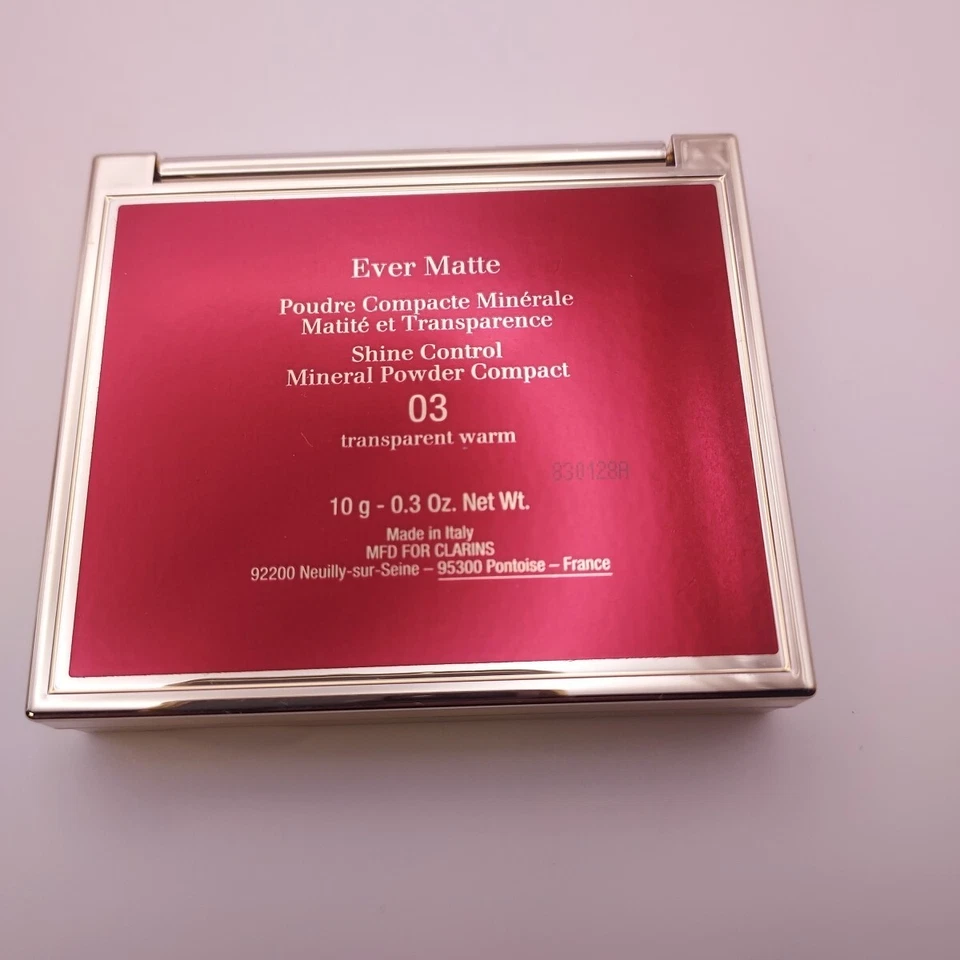 Clarins Ever Matte Radiant Mattifying Powder 03 TRANSPARENT WARM  - Image 4 of 4