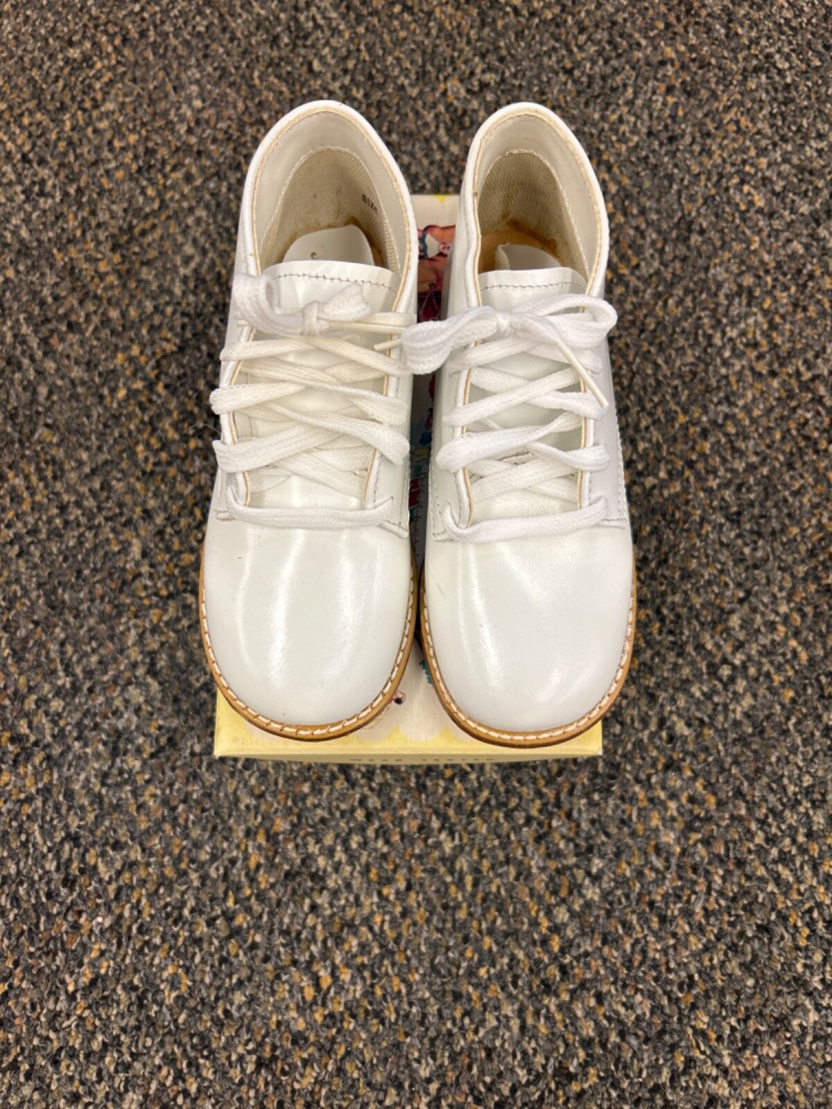 Mother Goose shoes size 8B circa 1950-60 white perfect condition kids shoes image 2