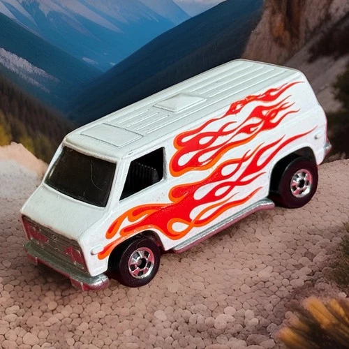 ⭐️Vintage 1981✨Hot Wheels⭐️Super Van✨White with Red Flames✨#7649✨Blackwall Tires