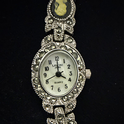 Lavoni Japan Quartz Women s Analog Watch Silver Tone Cameo Bracelet Oval Dial