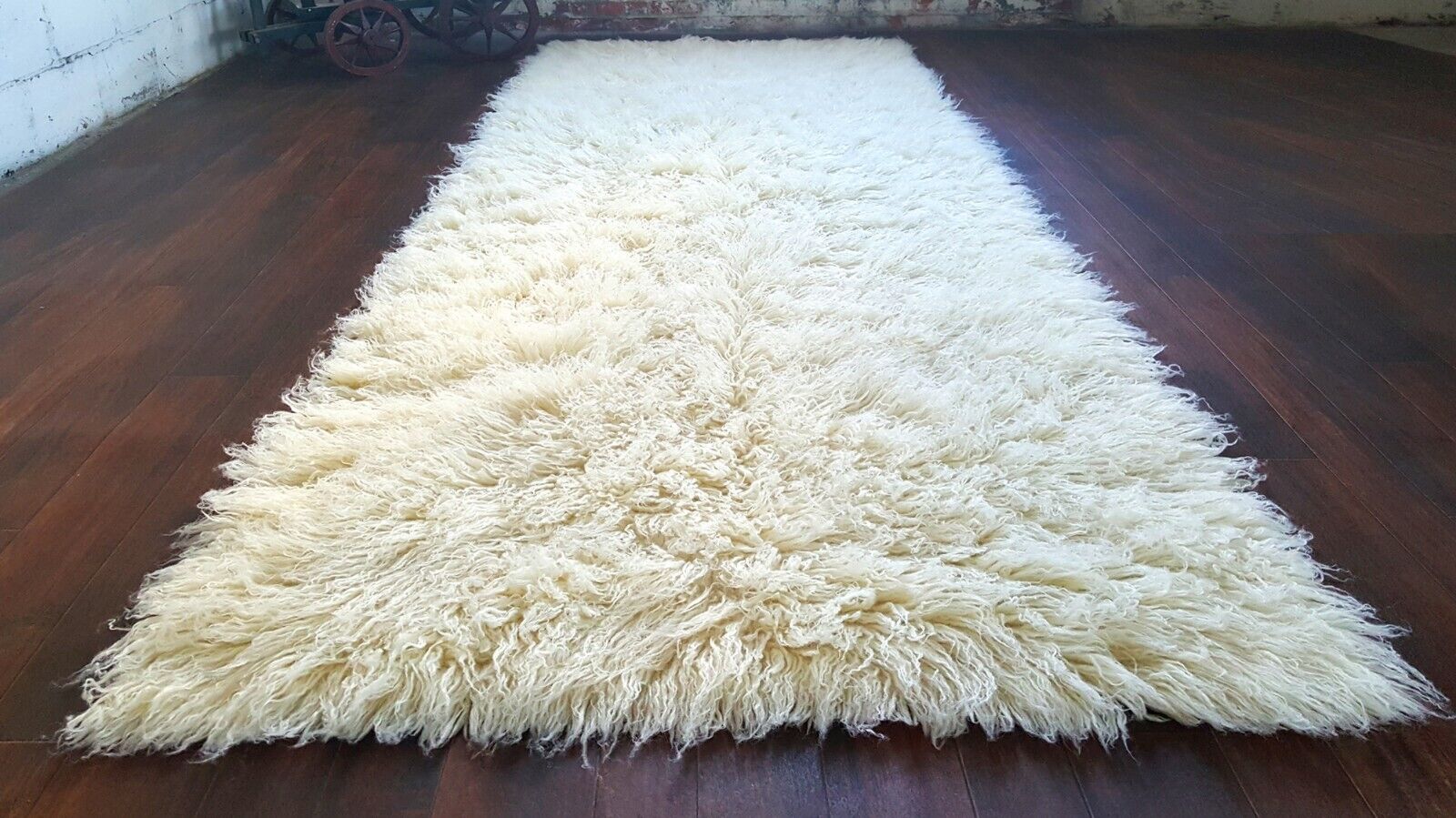 ULTRA-PLUSH ROUND FLOKATI RUG, AMAZING 4.5” PILE, 4000 GRAM WEIGHT