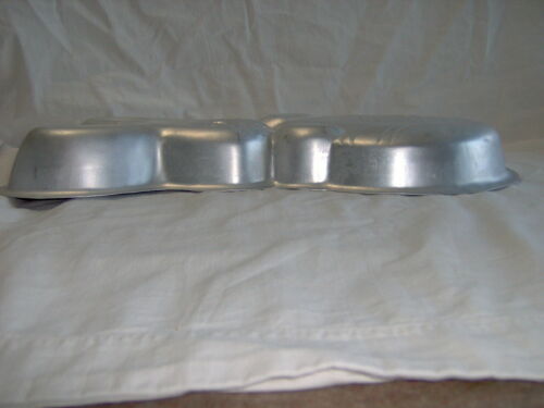 WILTON PEEK A BOO EASTER BUNNY with EGG NOVELTY SHAPE ALUMINUM CAKE PAN 15.5 x 8 - Picture 3 of 3