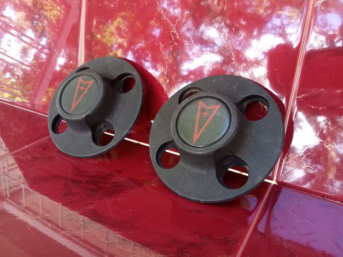 mtnyです。 1992-1993 Pontiac LeMans Set Of (2) Center Cap GM Factory