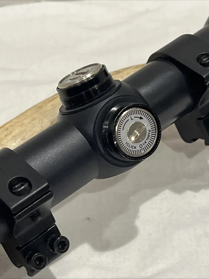 Mira telescópica de caza de punto central 4x32, 10,5” de largo con soportes de mira telescópica. Faltan tapas Foto 4 de 4