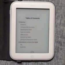 Barnes Noble Nook 1st Edition BNRV350: 2GB, Wi-Fi, 6in, White Bundle With Case