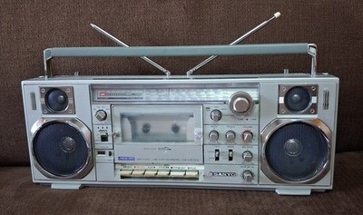 SANYO M-7900K RADIO CASSETTE RECORDER MADE IN JAPAN 