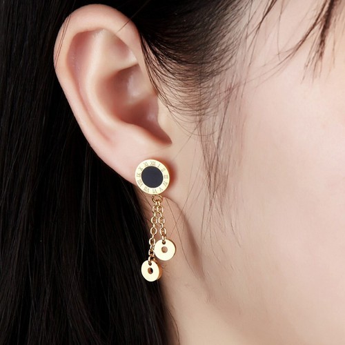 Pendientes de cadena de borlas de oro rosa de 18 K con tachuelas de esmalte negro/blanco números romanos - Imagen 2 de 14