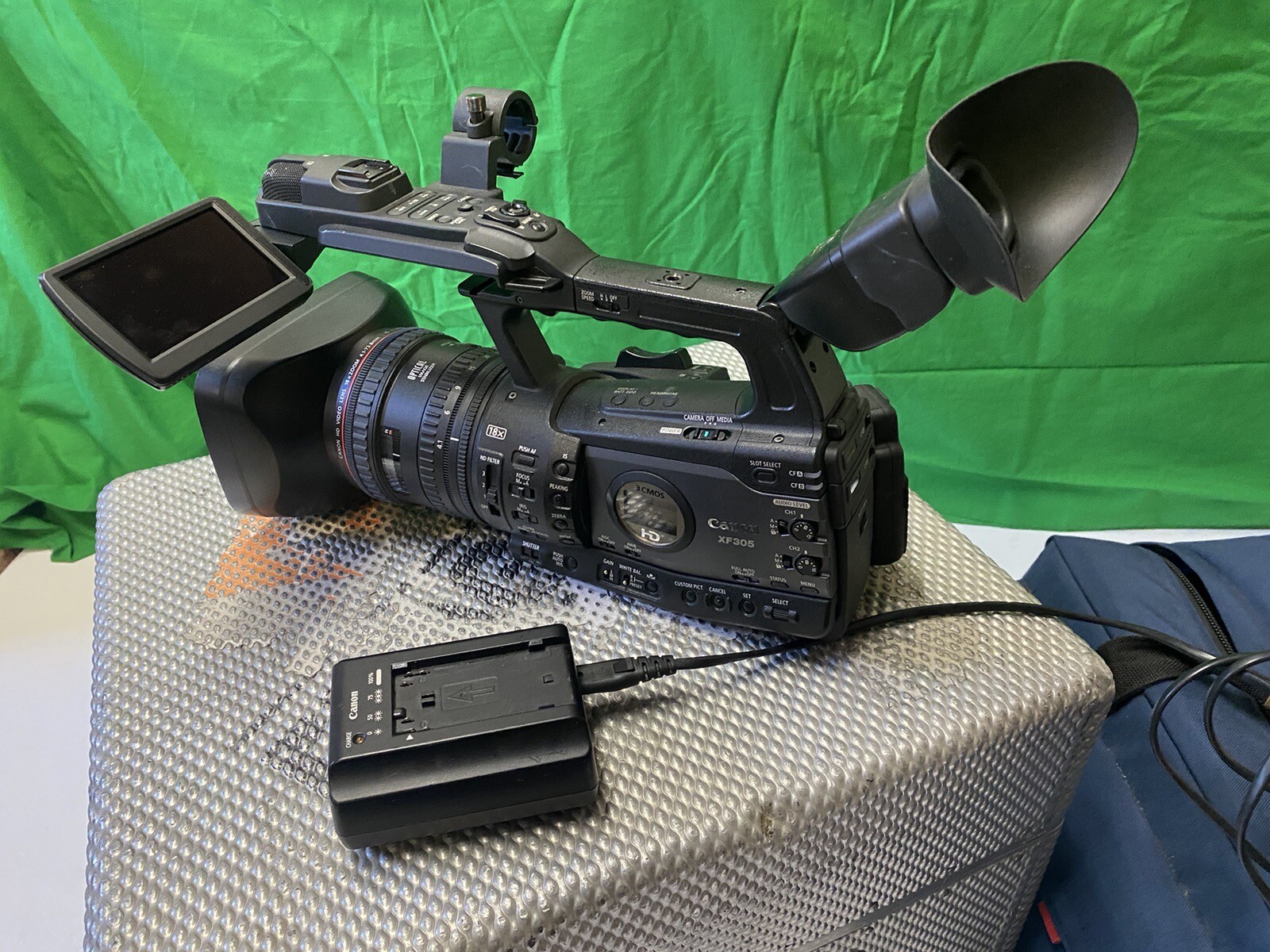 Canon XF305 HD Professional Camcorder with X3 Batteries & Charger Plus