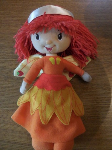 Muñeca Fresa Shortcake Muñeca de Tela Suave con Alas de Hadas y Vestido - Imagen 1 de 4