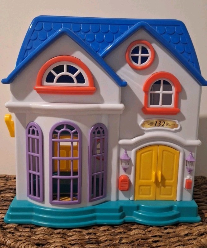 Keenway My Happy Family Fold-out Doll House & 22 Pc Furniture Set 