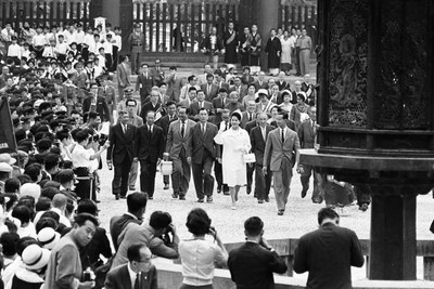 King Bhumibol Queen Sirikit of Thailand visit Todaiji Temple May 3- Old Photo