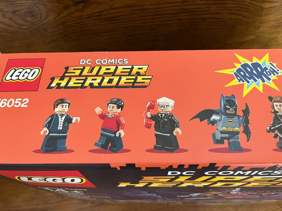 Lego 76052 Super Heroes Batman Serie de TV Clásica Baticueva 2526 Piezas Sellado Nuevo Foto 2 de 4