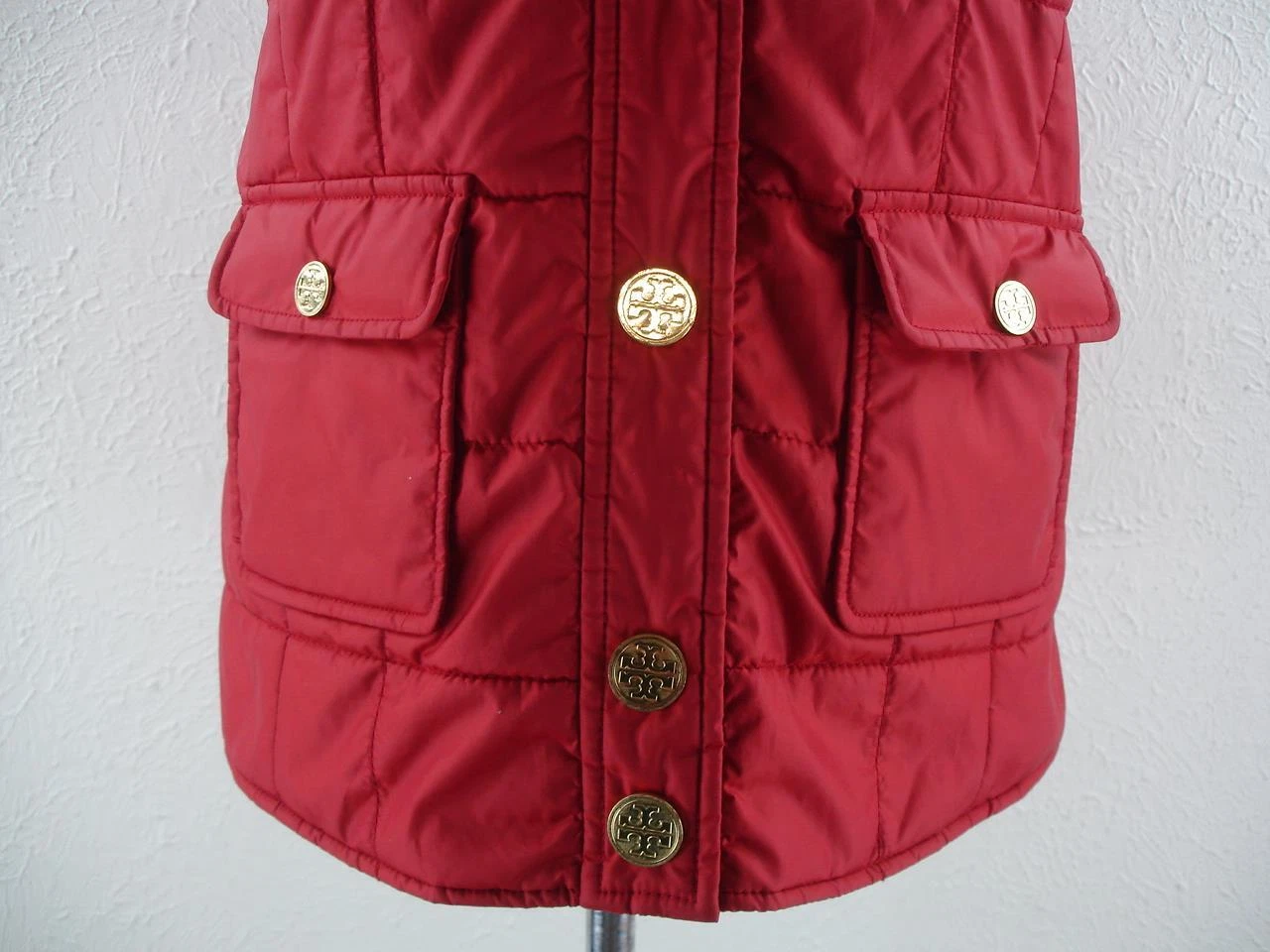 Giubbotto donna S Tory Burch puffer giubbino rosso trapuntato oro bottoni snap isolato
