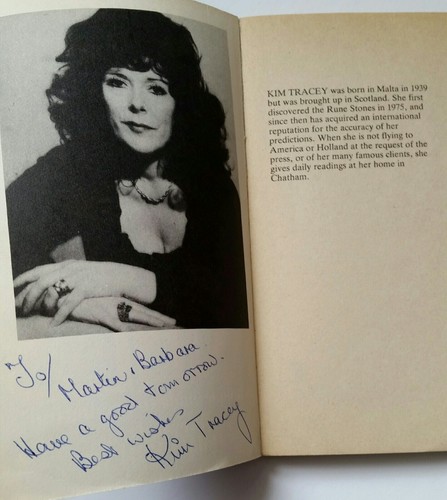 Secrets Of the Runes, Kim Tracey 1979, PB SIGNED and inscribed. - Imagen 4 de 11
