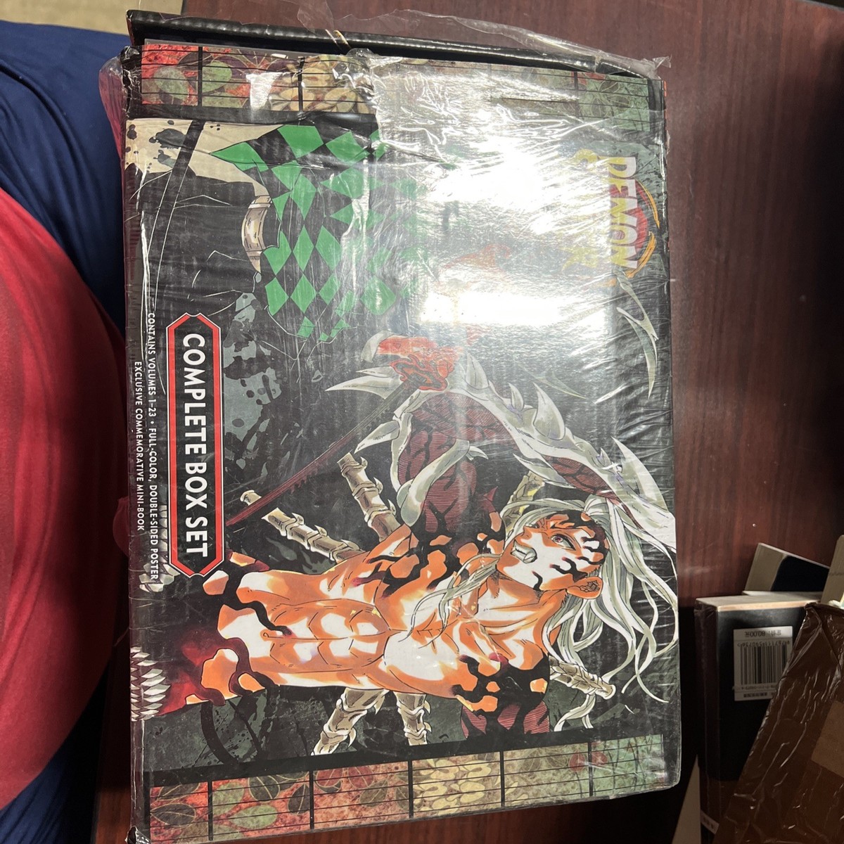 DEMON SLAYER 漫画 18巻から23巻セット　英語版 DEMON SLAYER Complete BOX Set: Volumes 1-23 English MANGA + POSTER