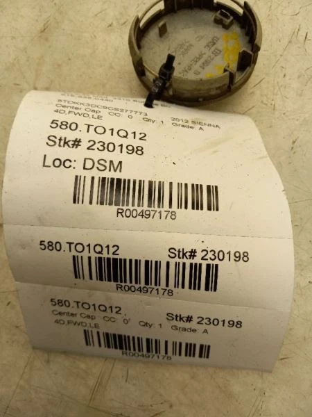 2012 TOYOTA SIENNA CENTER CAP WHEEL - Image 4 of 4