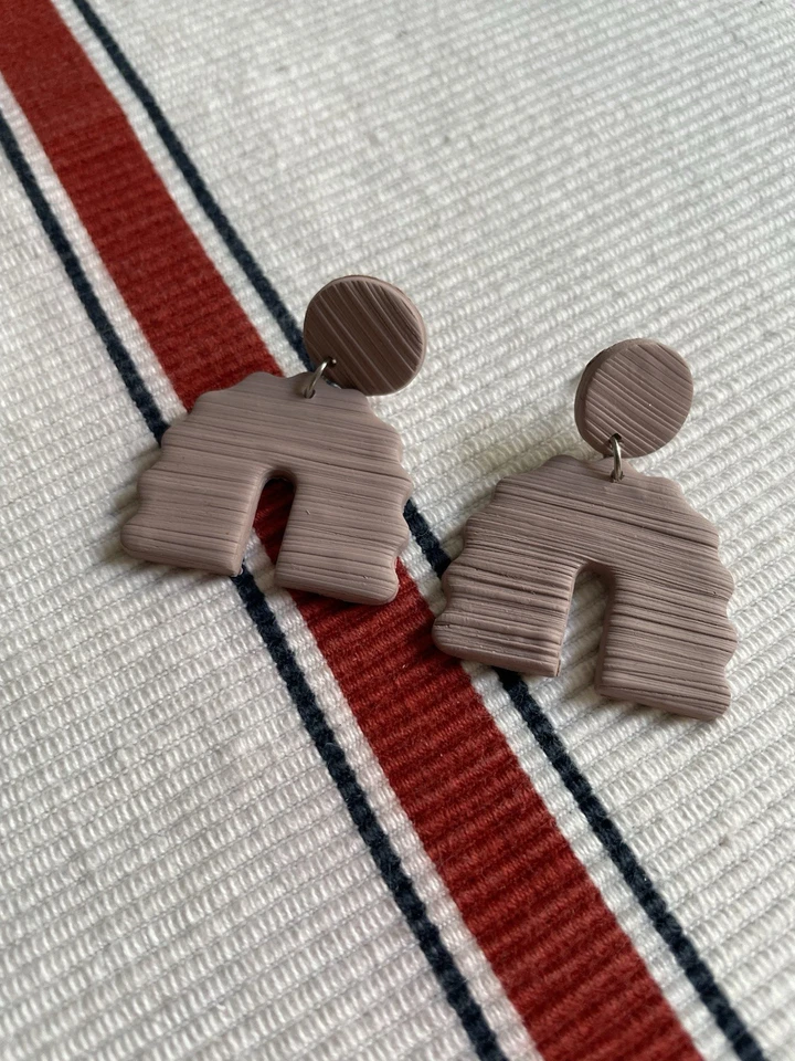 Neutral Arched Taupe Textured Dangling Earrings - Image 4 of 4