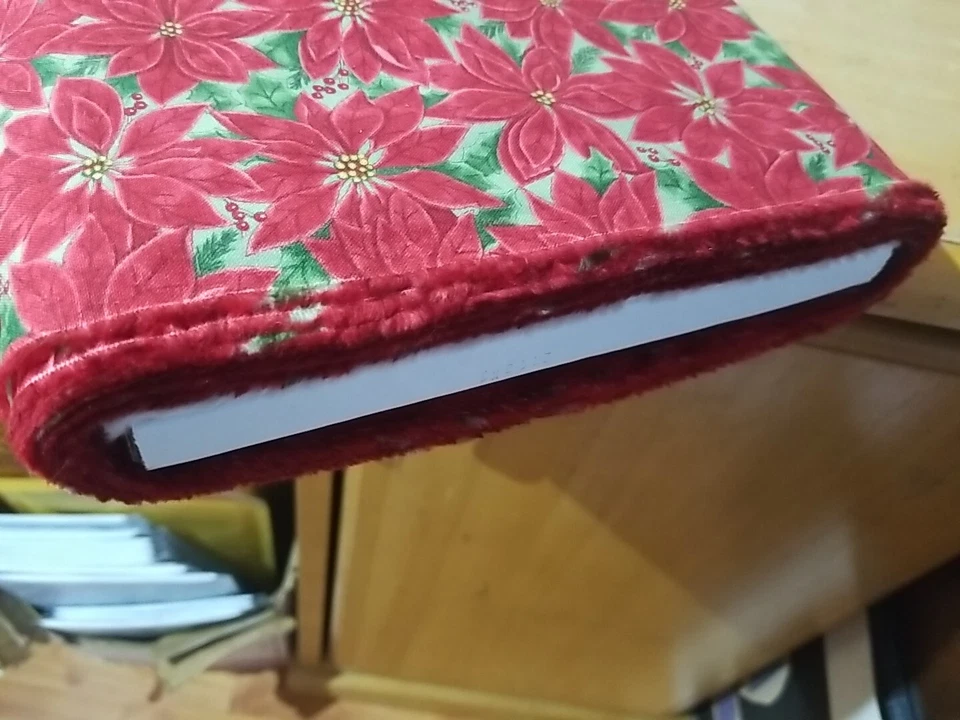 14 YDS MODA FABRICS #56001 13 Home Sweet Holidays Red Poinsettias - Image 2 of 3