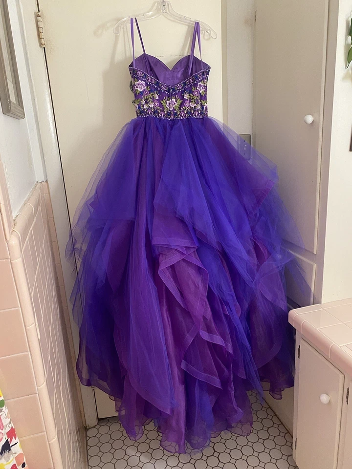 Vestido de formatura Morilee Madeline Gardner, corpete bordado, silhueta de vestido de baile - Imagem 3 de 4